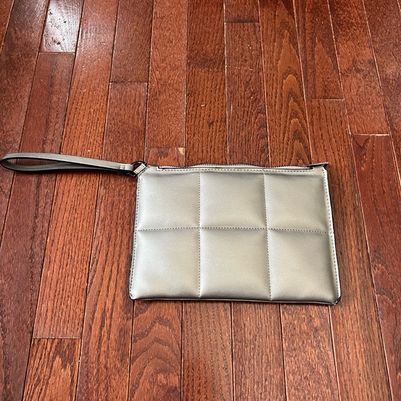 ❌ DONATED A new day champagne clutch / wristlet - Picture 1 of 9